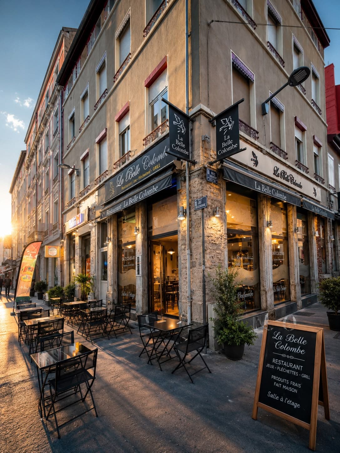 La façade du restaurant halal La Belle Colombe à Villeurbanne, au coucher du soleil