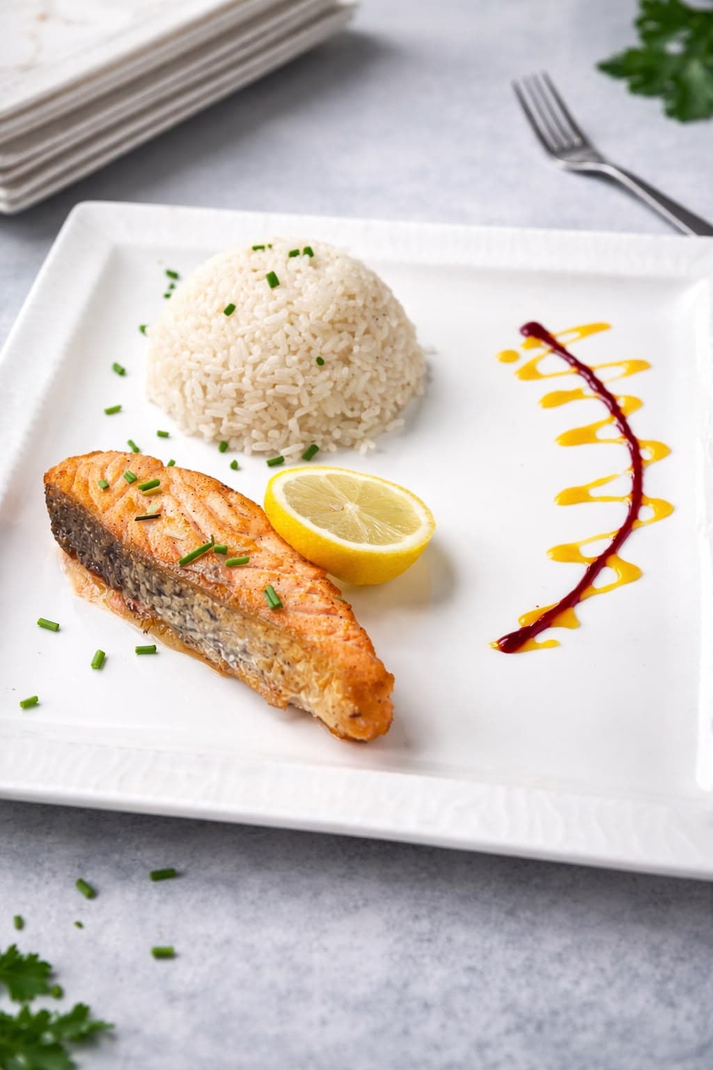 Pavé de saumon grillé et riz — restaurant halal à Villeurbanne